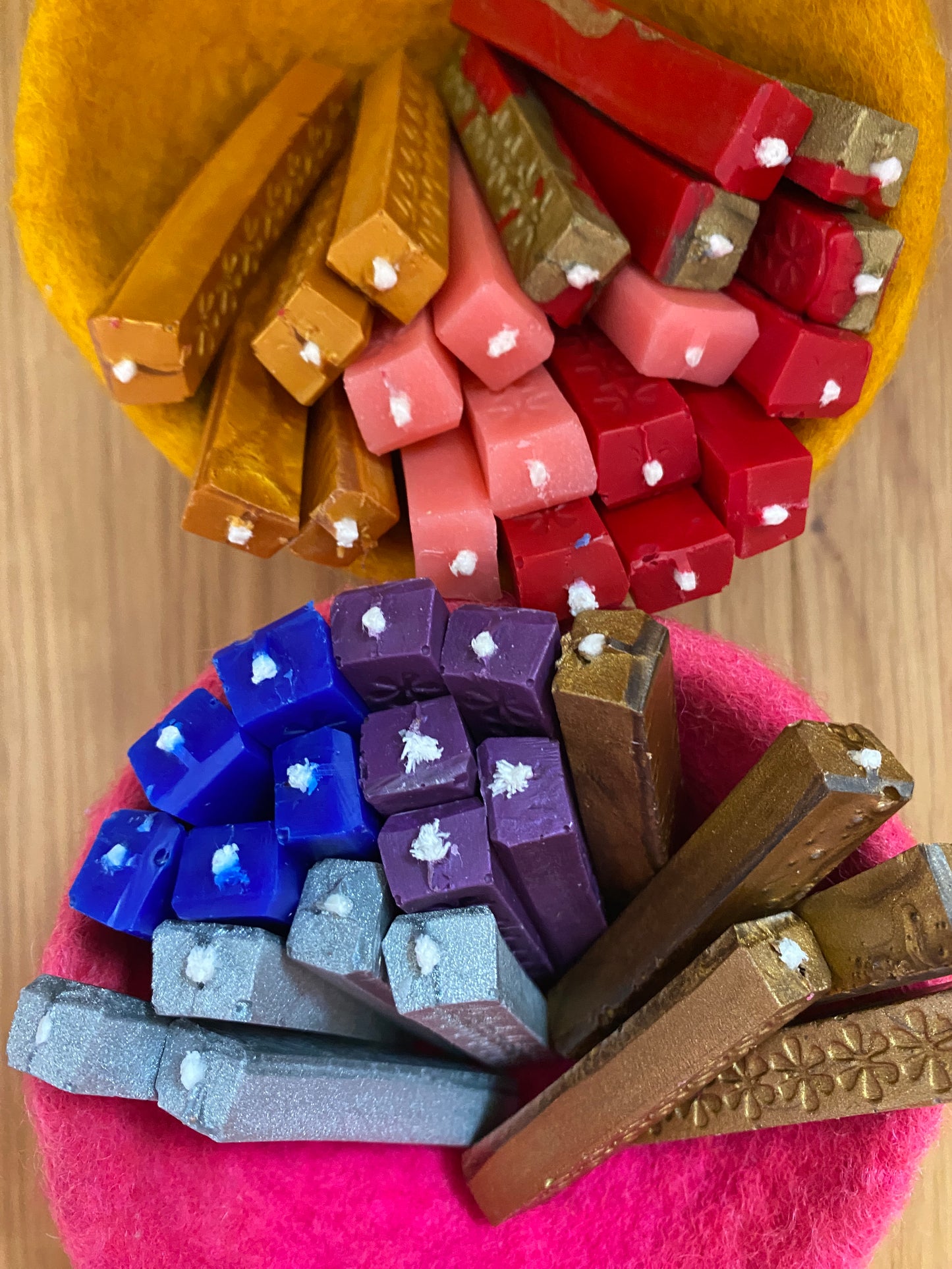 Sealing Wax Sticks (assorted colors)