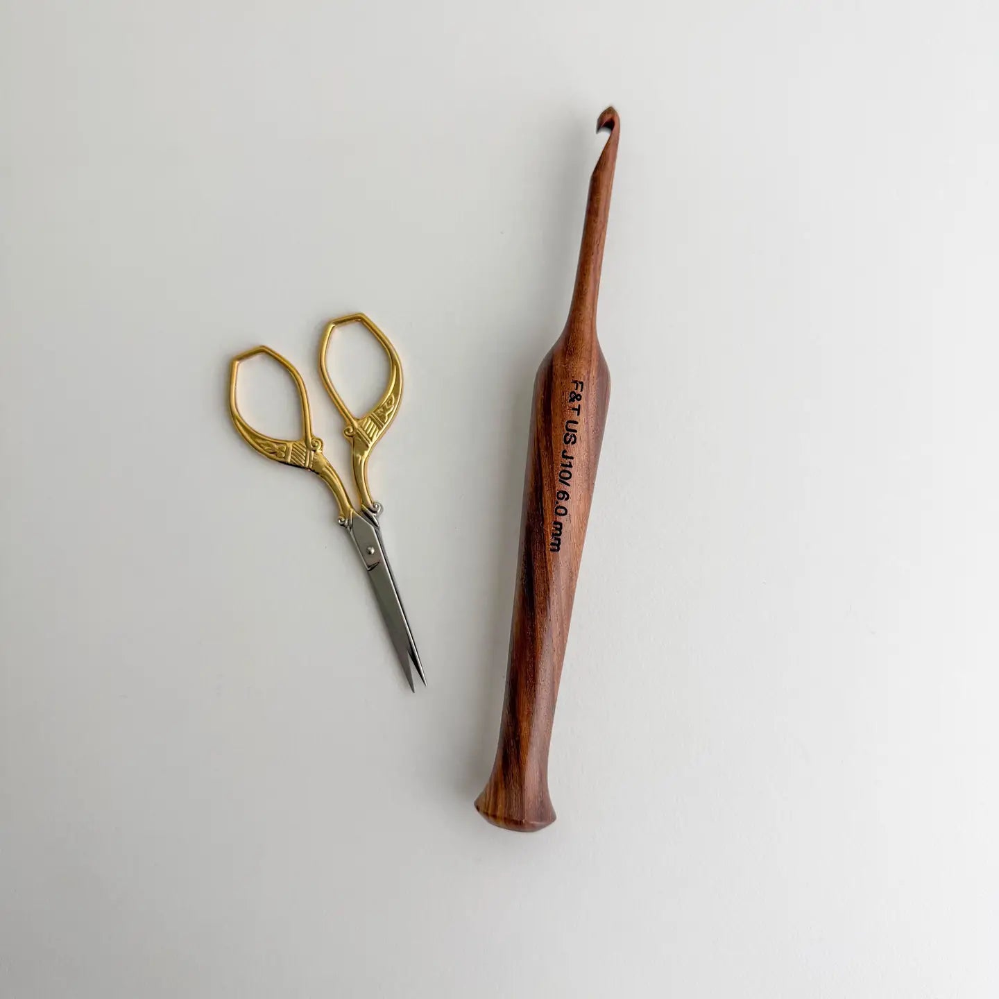 Crochet Hook Rosewood (sizes J10 / 6mm)